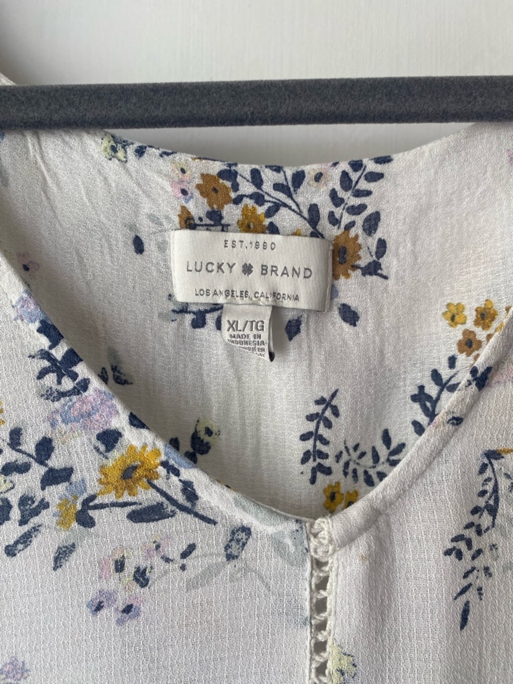 Lucky Brand airy lightweight floral blouse XL white blue yellow - Picture 2 of 7